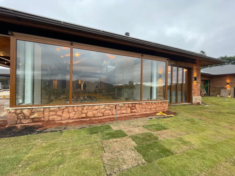 Esquadria de PVC 39 - Amadeirado 400